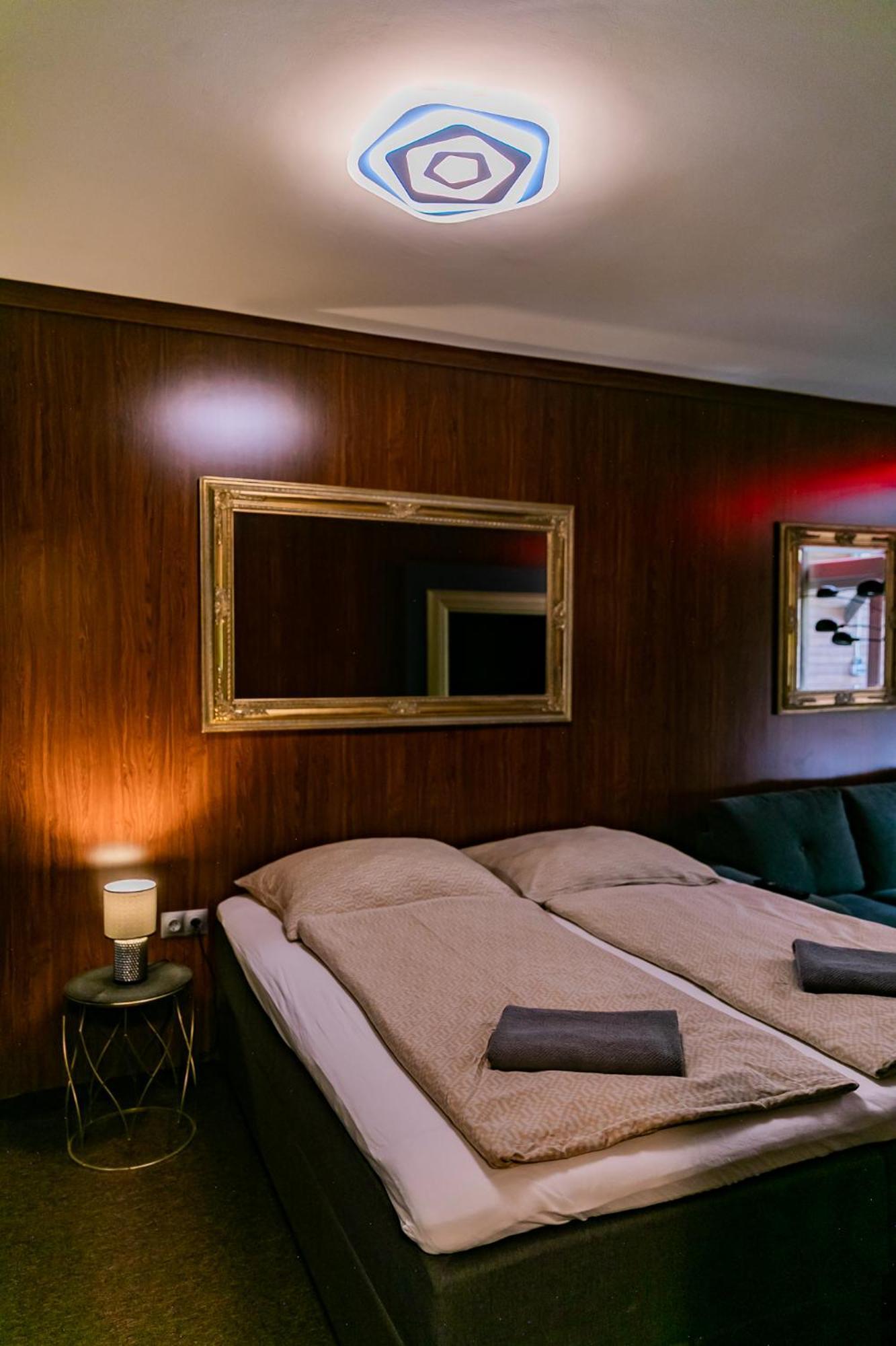 Motel1- A Megfizetheto Luxus! Dunaújváros エクステリア 写真
