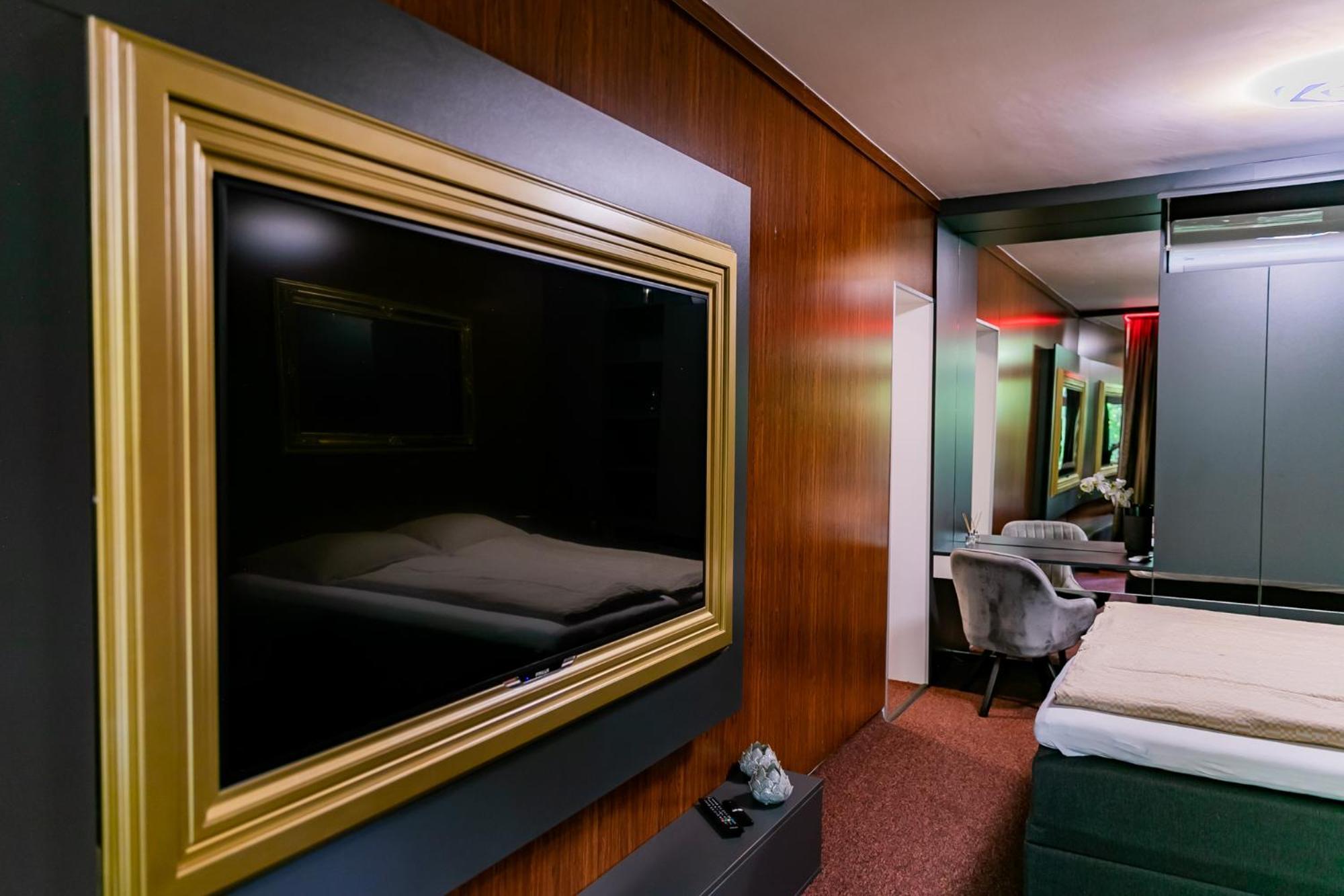 Motel1- A Megfizetheto Luxus! Dunaújváros エクステリア 写真