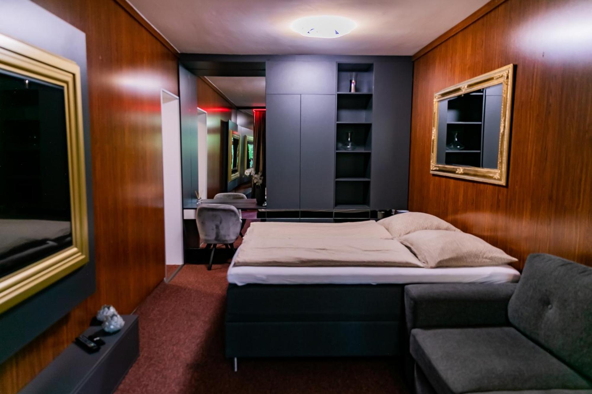 Motel1- A Megfizetheto Luxus! Dunaújváros エクステリア 写真